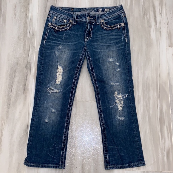 Miss Me Cropped & Manufacturer Distressed, Style: JE5835C, 29x24, EUC, $148 MSRP - Picture 10 of 12